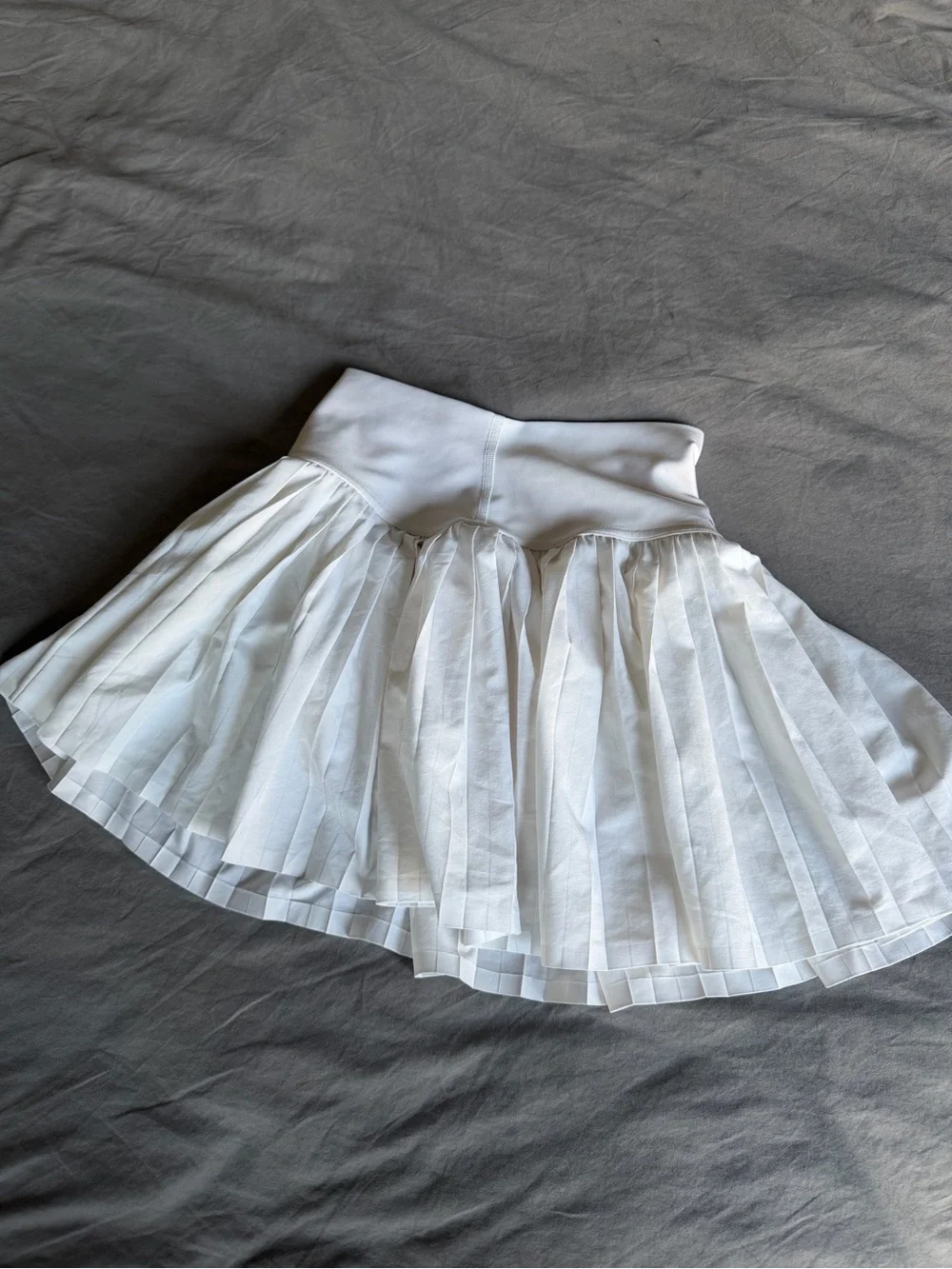 ALO Yoga White Pleated Skirt with built in shorts and pockets